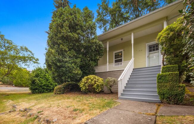 Bright 3 Bed | 2 Bath Home in Renton – 1,000 Sq Ft