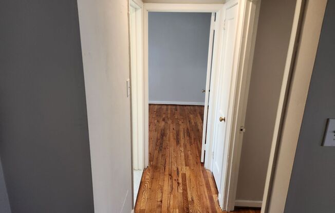 2 beds, 1 bath, 897 sqft, $2,035, Unit B-09