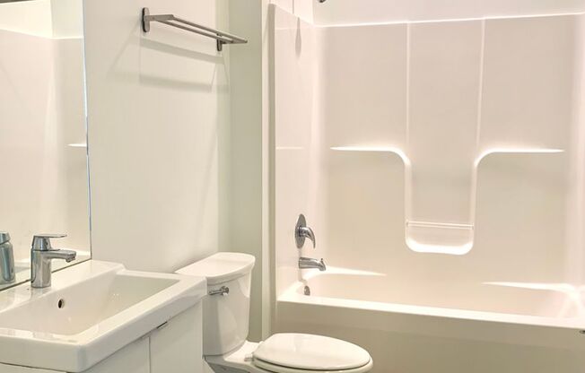 Studio, 1 bath, 600 sqft, $1,380, Unit 205