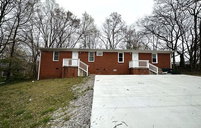 Locust Dr - 894 / 896