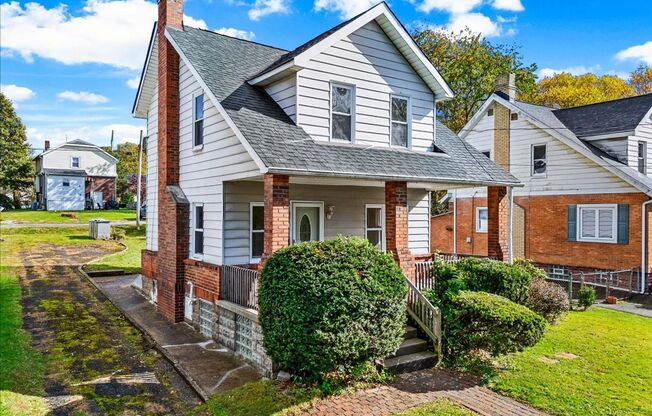 GORGEOUS 3 BED / 2 BATH HOME IN PENN HILLS! DON'T MISS OUT! AVAILABLE NOW!