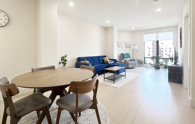 1 bed, 1.5 baths, 914 sqft, $4,200, Unit 802