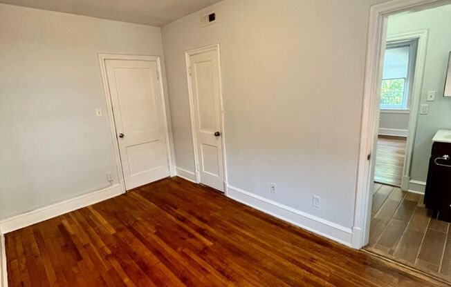 3 beds, 2 baths, $2,100, Unit Apt. 302