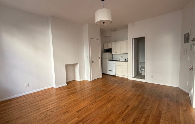 1 bed, 1 bath, $3,800, Unit 1-N