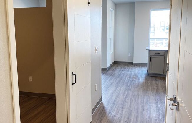 Studio, 1 bath, 589 sqft, $1,095, Unit 205