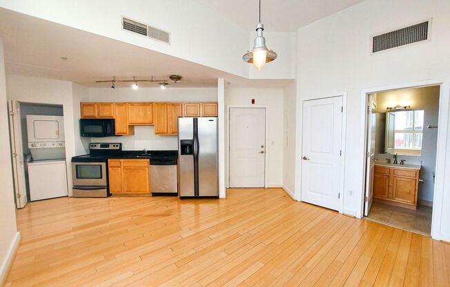 Spacious and Sunlit 1 BR 1 BA in 16th St Heights