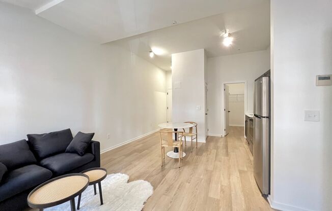 Studio, 1 bath, 400 sqft, $1,724, Unit 305