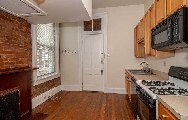 1 bed, 1 bath, $1,095, Unit 213 4B