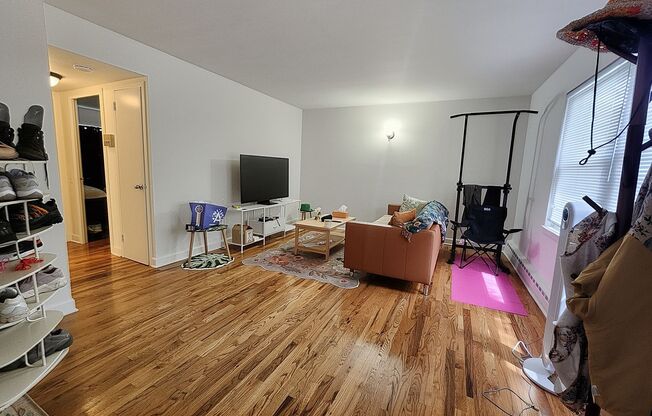 2104-24 W. Foster Ave
