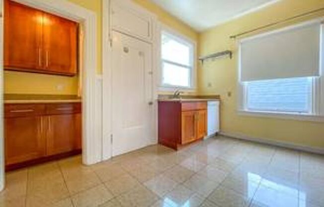 2 beds, 1 bath, $3,900, Unit 1037 Sanchez Street