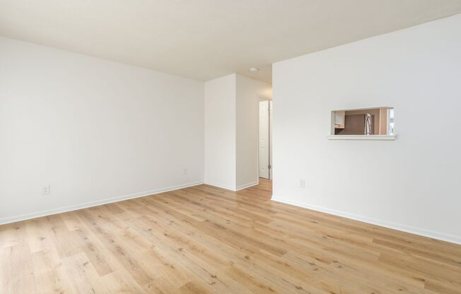 2 beds, 1.5 baths, 950 sqft, $1,400, Unit H