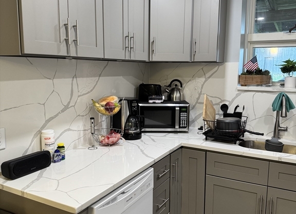 1 bed, 1 bath, 800 sqft, $1,800, Unit 1