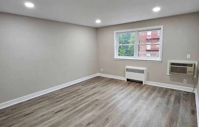 1 bed, 1 bath, 700 sqft, $2,150, Unit L-03