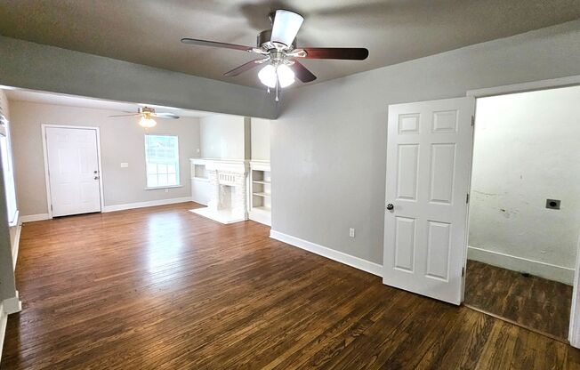 Cute One Bedroom Near Plaza!