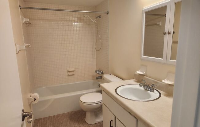 2 beds, 2 baths, $1,795, Unit unit 21-A