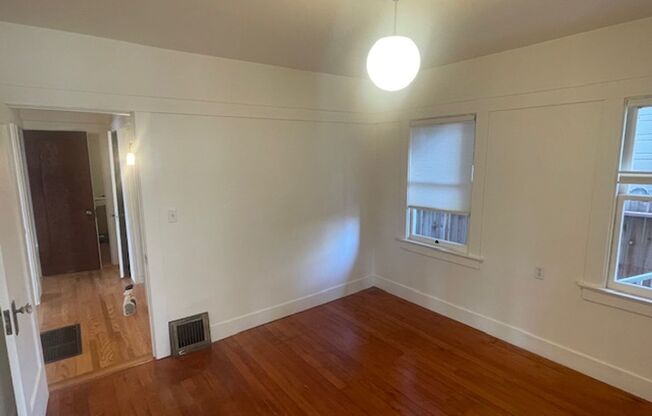 3 beds, 1 bath, 1,350 sqft, $3,300, Unit Lower