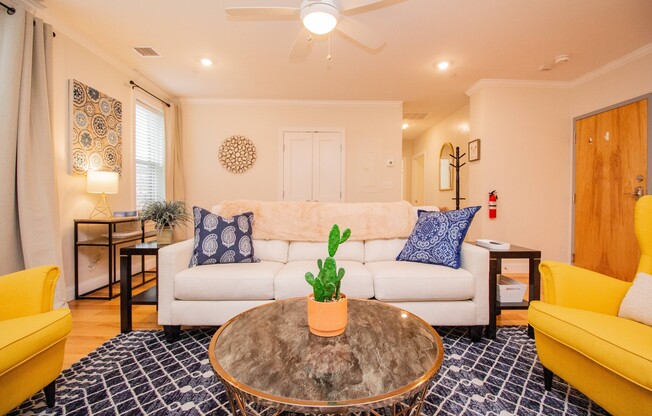 2 beds, 2 baths, 1,000 sqft, $7,800, Unit 4