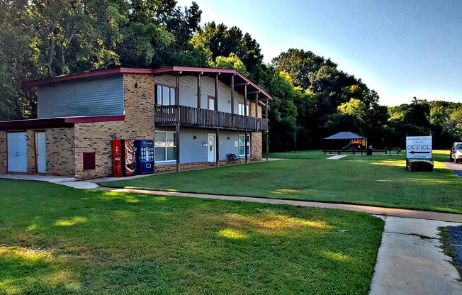 2 beds, 1.5 baths, 1,044 sqft, $900, Unit 9C