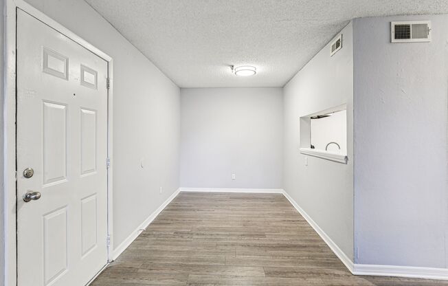 2 beds, 1.5 baths, 850 sqft, $1,600