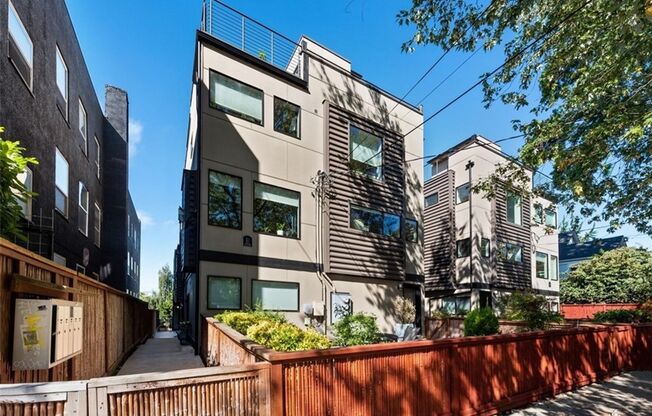 2Bd/1.75Ba Seattle Townhouse
