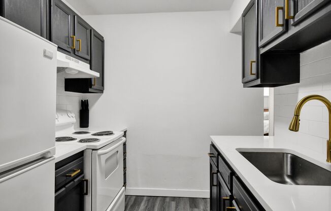 2 beds, 1 bath, 814 sqft, $1,295, Unit 23 E St. Elmo Ave. Unit 112