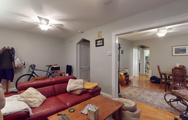 3 beds, 1 bath, 1,000 sqft, $3,300, Unit 1