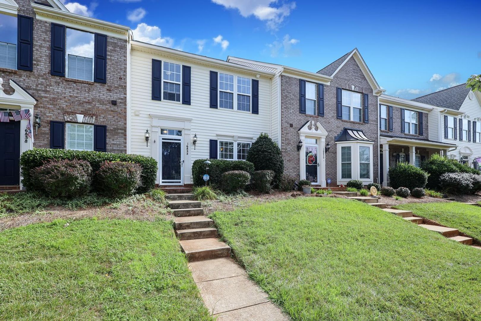 Welcome to this stunning 3-bedroom, 2-bathroom Townhome located in the vibrant community of Huntersville, NC.