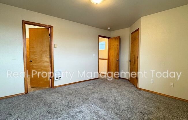 3 beds, 1.5 baths, $2,265