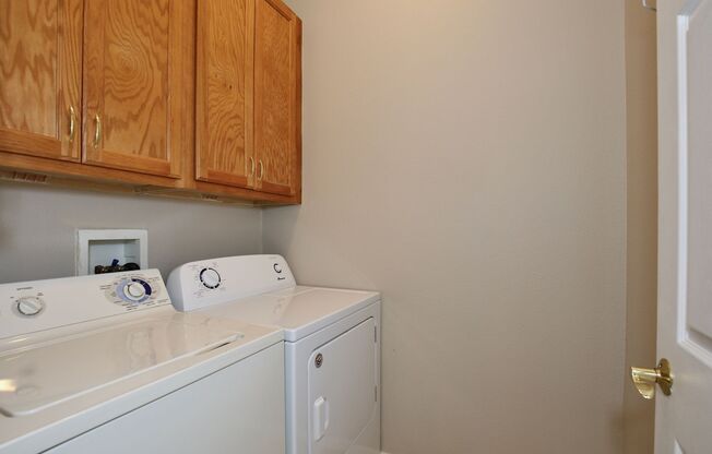Spacious 3/2 Home located in Summerport Community - Windermere, Rent Special!