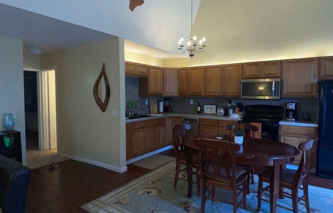 2 beds, 1 bath, $1,800, Unit unit 39C