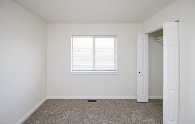 3 beds, 2.5 baths, 1,268 sqft, $1,735, Unit 4015-02