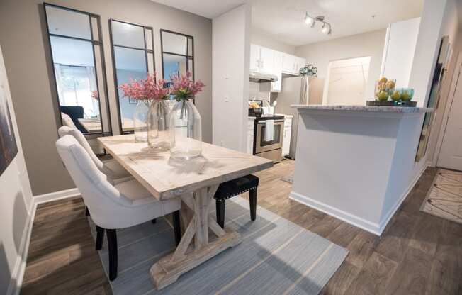 dining room at Palmetto Place, South Carolina, 29708