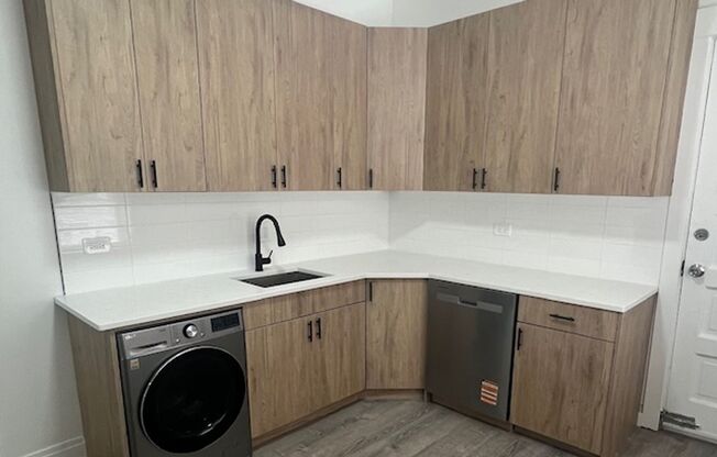Studio to Two-Bedroom Bucktown Apartments Near the CTA
