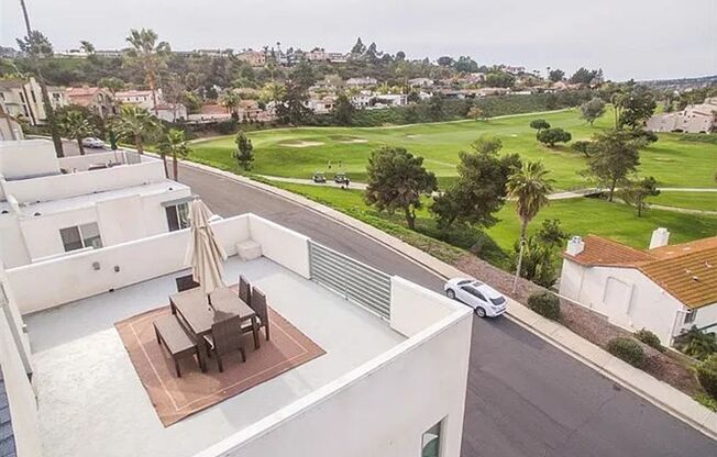 Beautiful 4br, 3.5b Townhouse, Sky Roof Deck