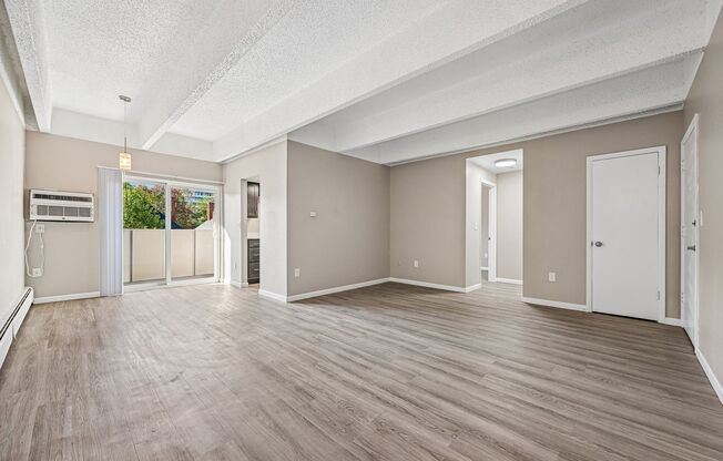 1 bed, 1 bath, 640 sqft, $1,300, Unit 204