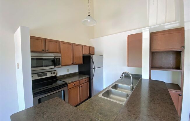 2 beds, 2 baths, 950 sqft, $1,825, Unit 7657CC