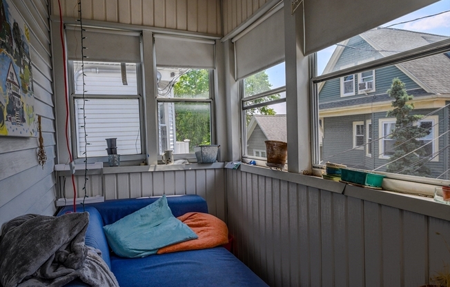 10 LINDEN CIR