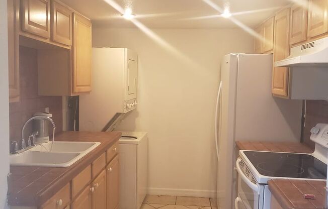 3 beds, 2 baths, $1,900, Unit Apt. C