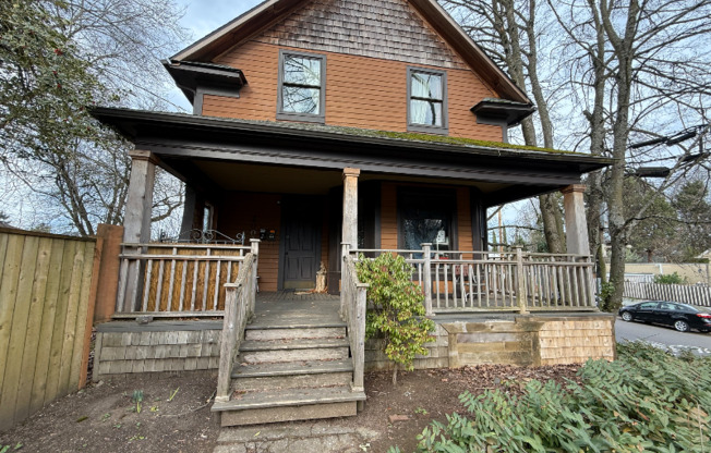 2003 N WILLAMETTE BLVD