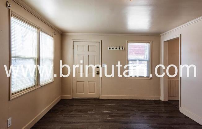 122 1/2 GIRARD AVE