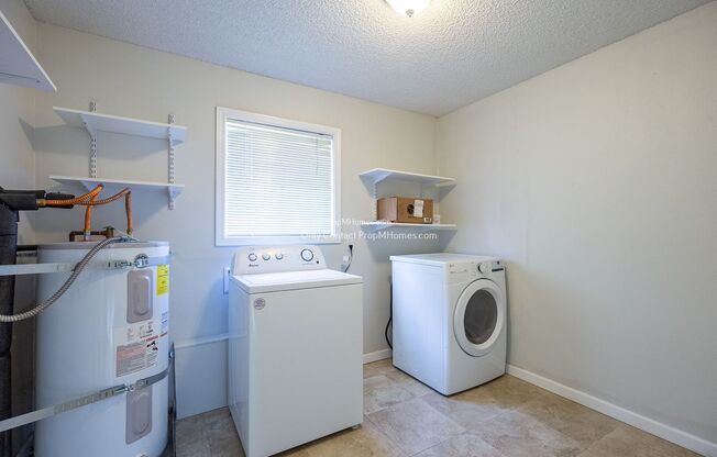 3 beds, 1 bath, $2,299