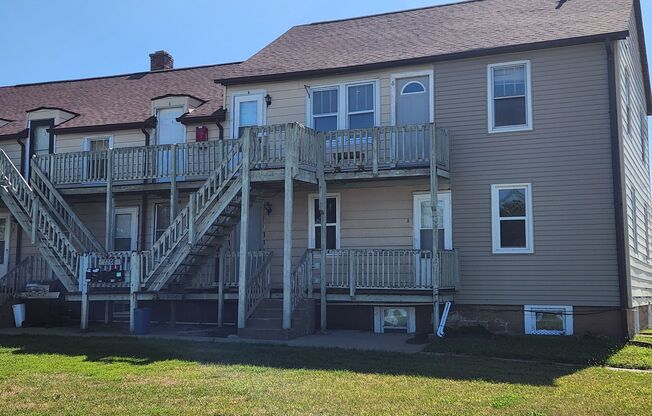SW 1208 13th St E. Moline