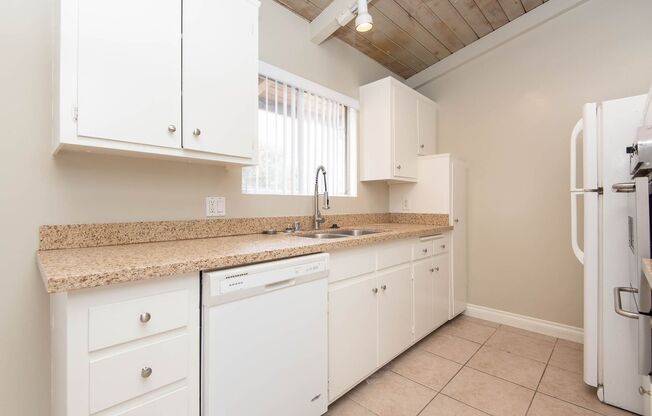3 beds, 1.5 baths, 1,030 sqft, $3,650, Unit 11