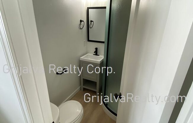 1 bed, 1 bath, 325 sqft, $1,000, Unit 01