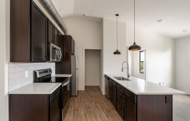 2 beds, 1 bath, $1,800, Unit 1050 N 4th St. Apt. 421