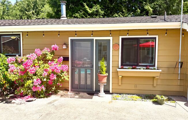 Charming 2 bed, 1 bath Edmonds Apartment Home $2300/mo.