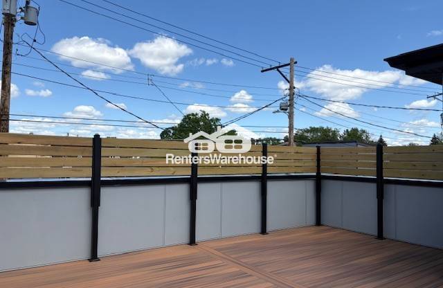 1575 UNIVERSITY AVE W