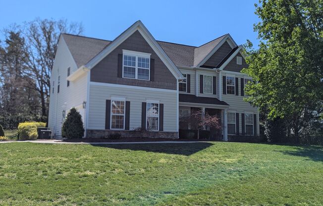 Harrisburg with Large Fenced-In Yard, Small Private Pool/Spa and Putting Green