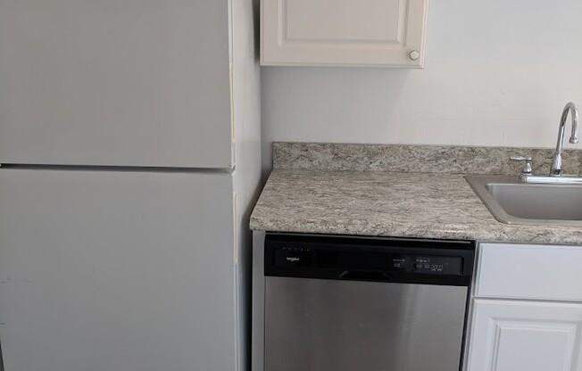 2 beds, 1 bath, $1,795, Unit 411C