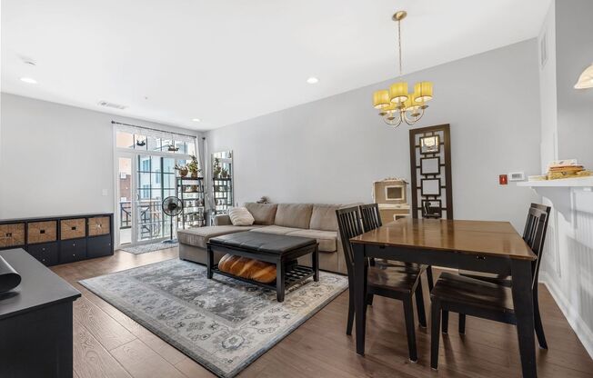 Beautiful 2 Bedroom, 2 Bath Condo In The Heart of Conshohocken!